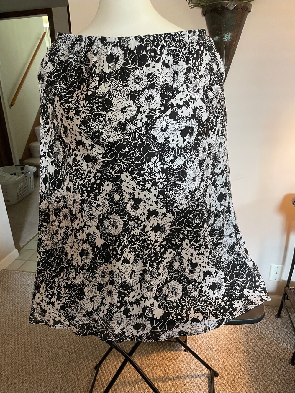 Dress Barn Black & White Floral A-Line Skirt